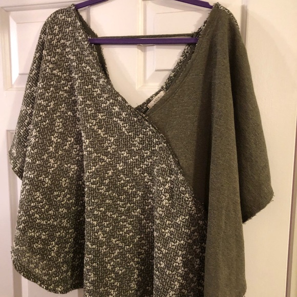 Short Poncho - Picture 1 of 3